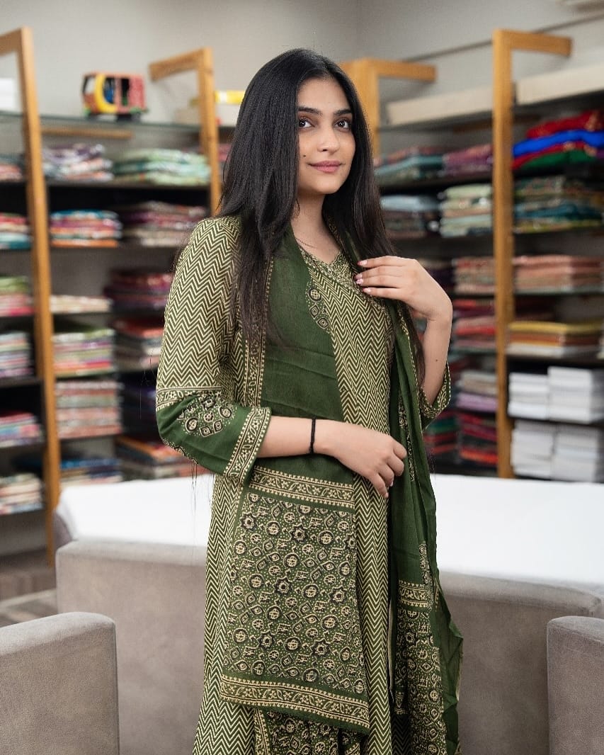 Green Heavy Look Flaired Kurti Work On V-Neck Cotton Kurti Pant Dupatta Salwar Kameez For Women (Set Of 3)